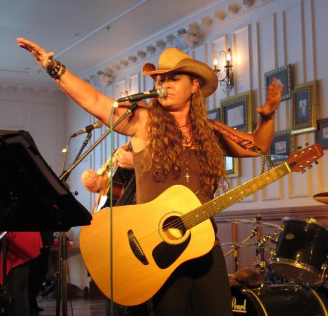 Texan Gloria River in action at the Duke of Marlborough in Russell. PHOTO / PETER DE GRAAF